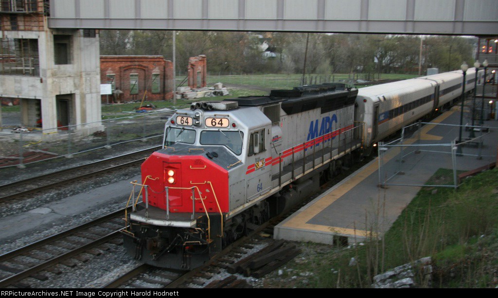 MARC 64 pulls into the station with train P879